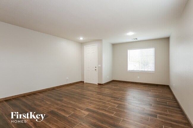 Foto del edificio - 6715 Sugarbird Ct