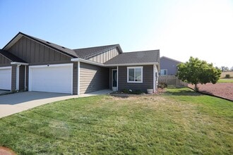 Building Photo - 810 Pinyon PL