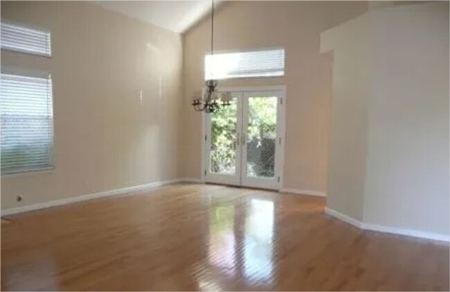 Foto del edificio - 3 Bedroom Home in NW Santa Rosa
