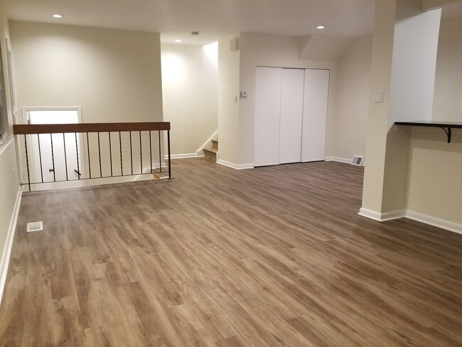 Foto del edificio - 1702 Tracey St