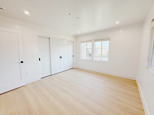 Foto del edificio - 129 N Vendome St