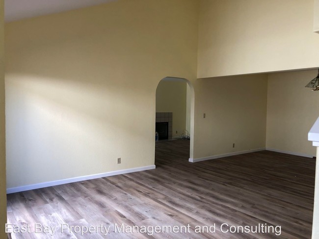 Building Photo - 3 br, 2.5 bath House - 408 Branham Lane E