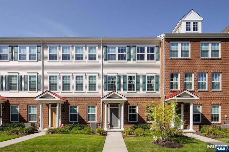 Foto principal - 65 Landmark Ln