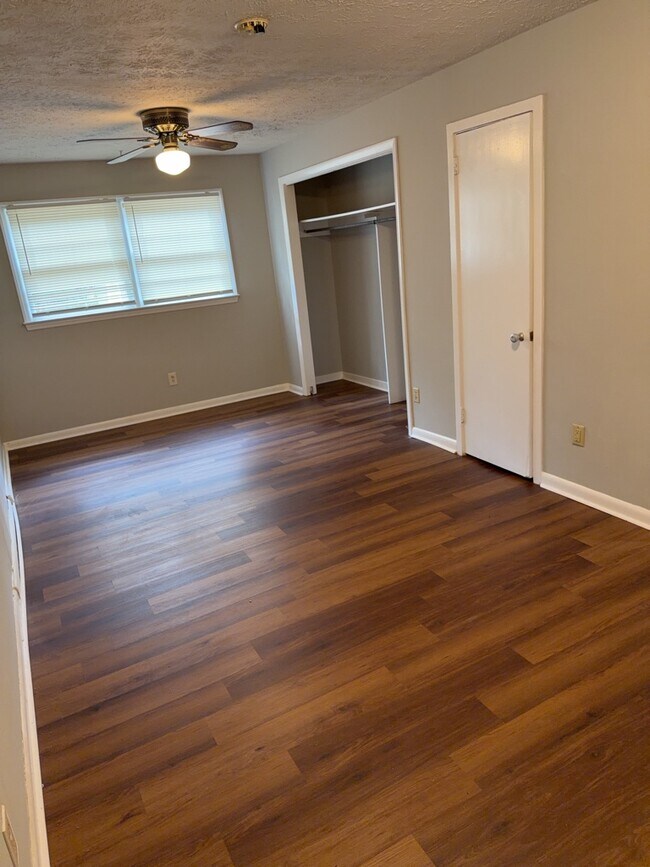 Building Photo - 437 Forest Hills Dr
