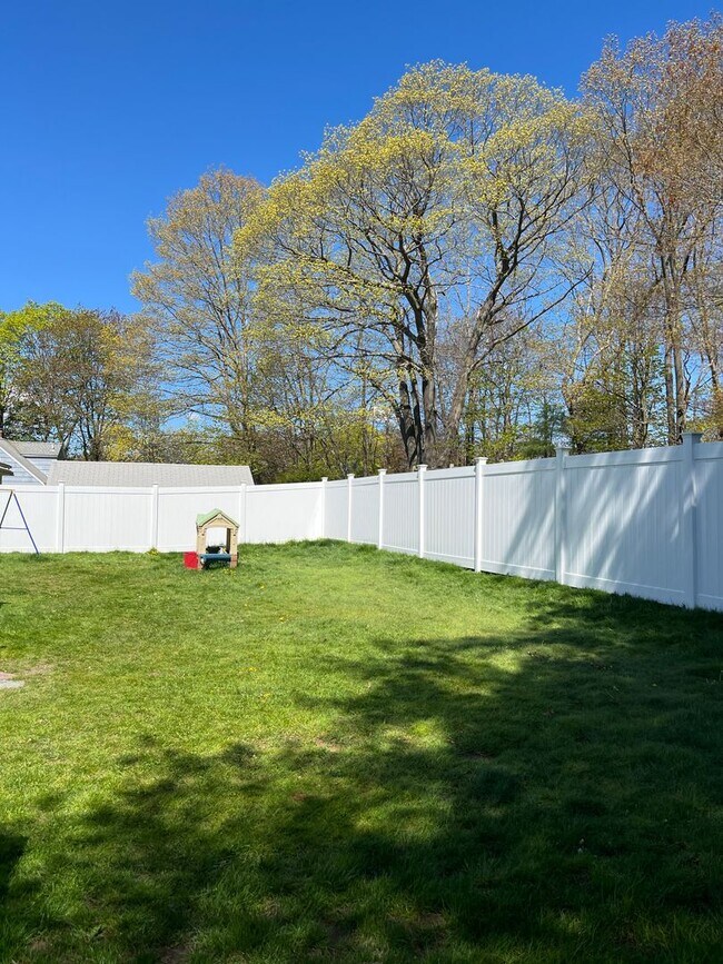 Building Photo - Lovely Single Family Home in South Portlan...
