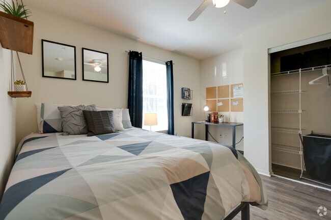 3BR, 3BA - 1,049SF - Bedroom - On20 Apartments (new)