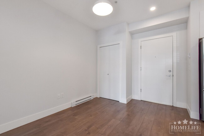 Building Photo - 5485 Brydon Crescent