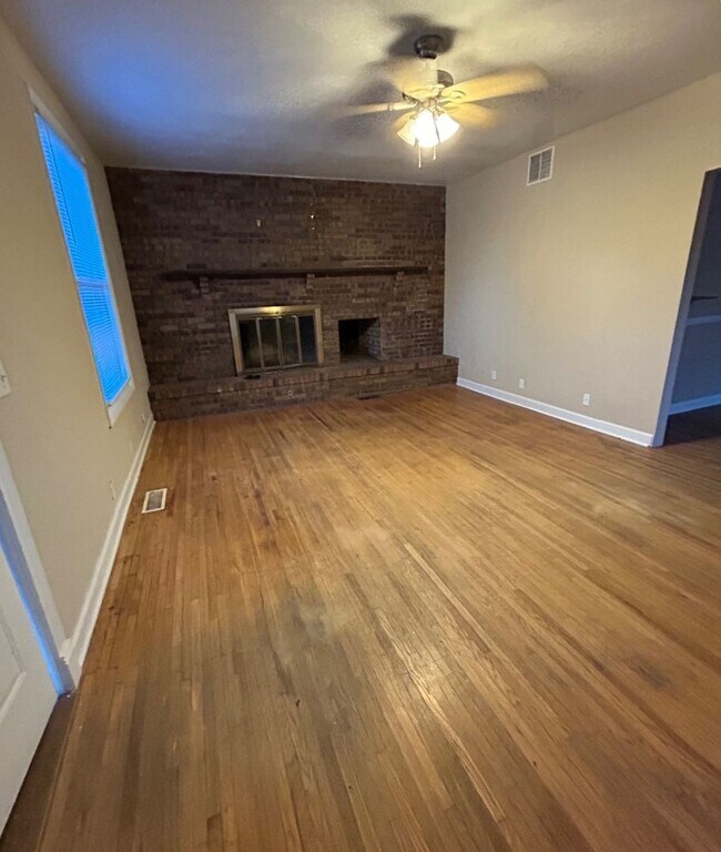 Building Photo - BELOW MARKET RENT!
