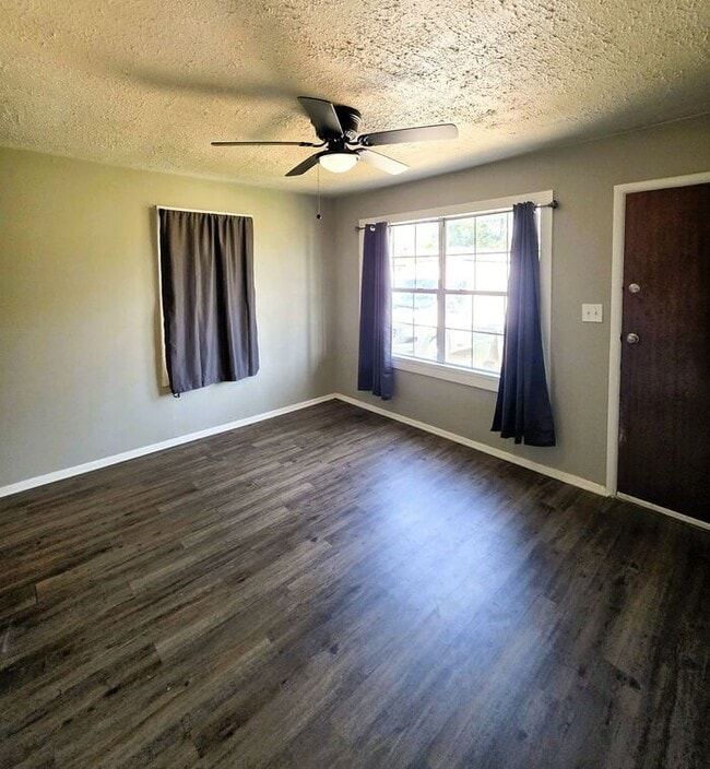 Building Photo - Charming 3-Bedroom Del City Home with a Spacious Backyard