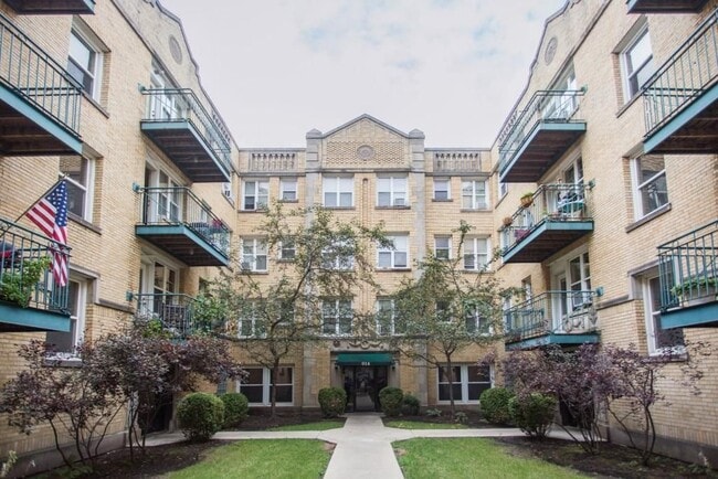 Building Photo - 910 W Dakin St