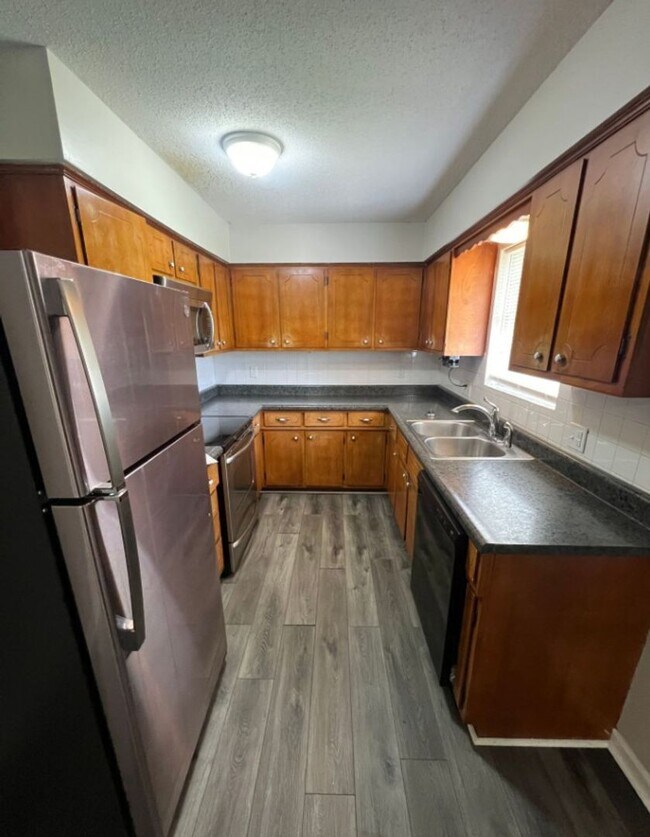 Foto del edificio - Spacious 3 Bedroom Home with Bonus Basemen...
