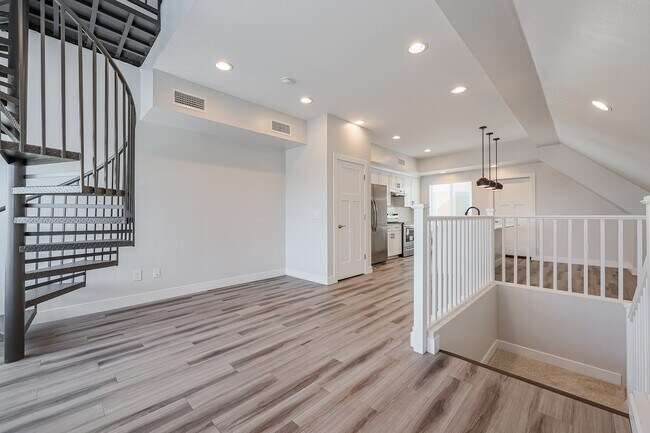 Building Photo - 1122 E Roosevelt St