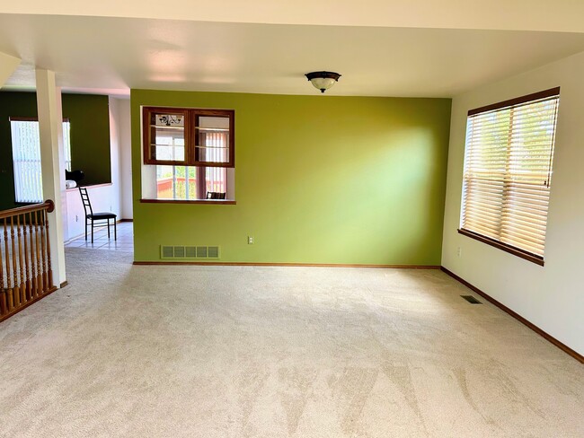 Building Photo - 8447 Windy Hill Dr