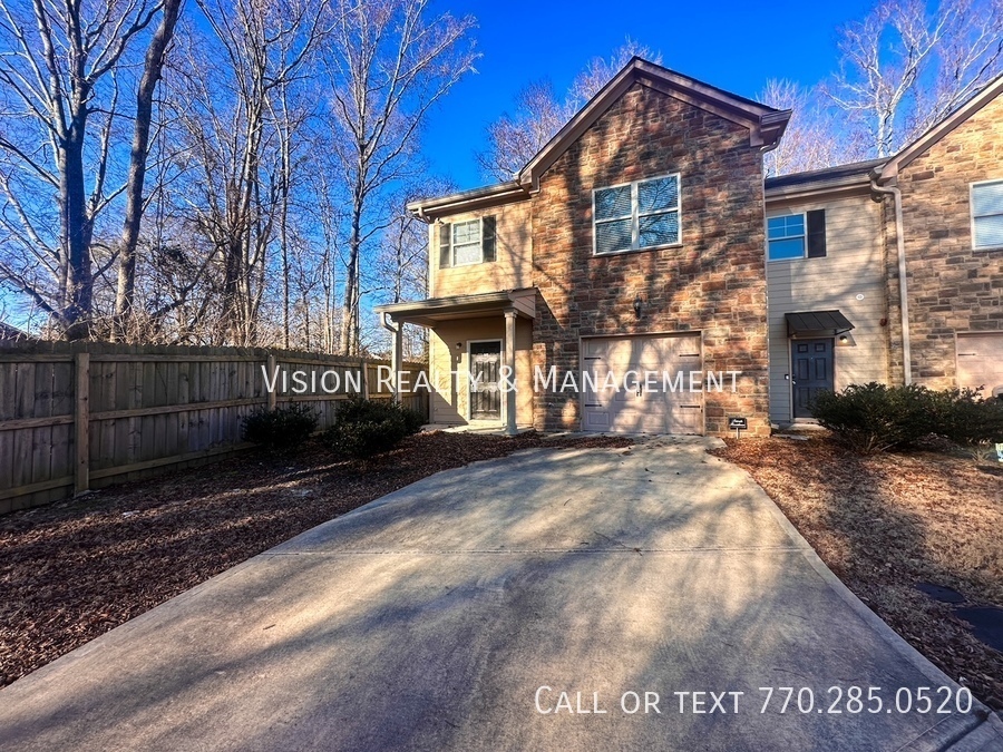 Foto principal - Beautiful 3 BD 2.5 BA Townhome MOVE in READY