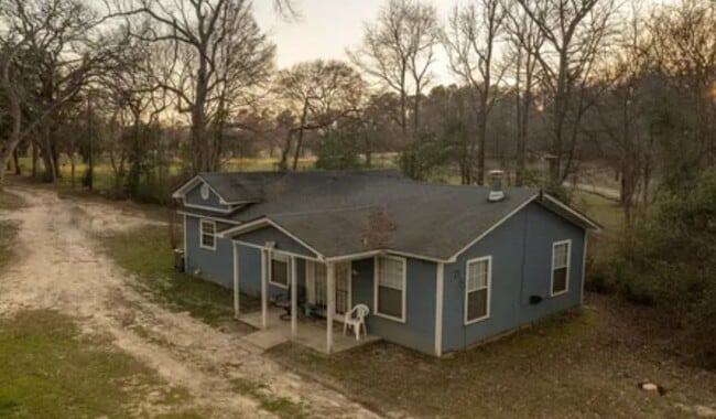 Building Photo - 10607 FM 2767