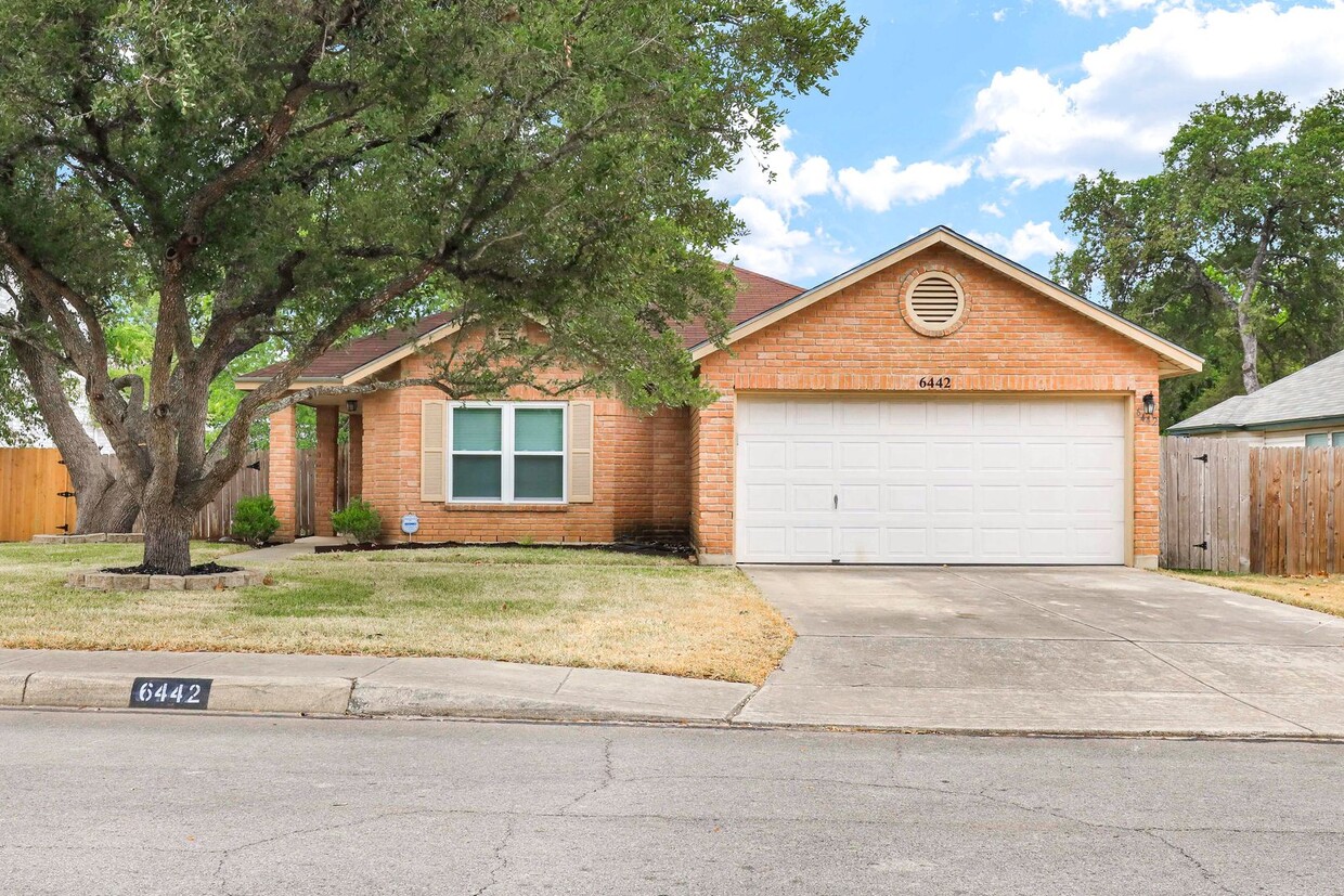 Primary Photo - ***APPLICATION CURRENTLY UNDER REVIEW***Mo...