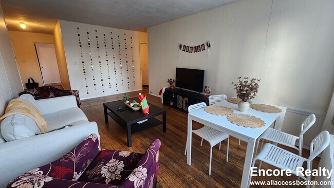 Foto del edificio - 1999 Commonwealth Ave