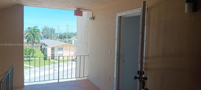 Foto del edificio - 6780 W 2nd Ct