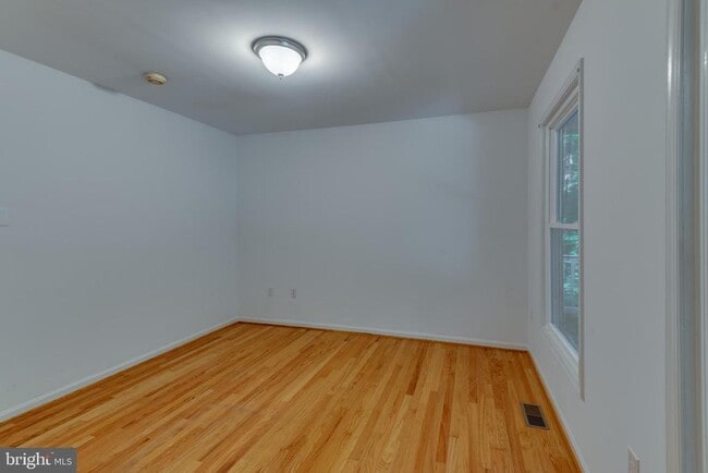 Building Photo - 8413 Manor View Rd