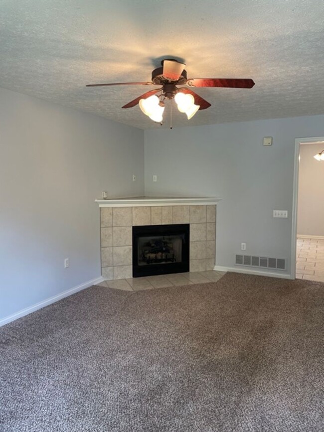 Building Photo - 127 Croghan Way