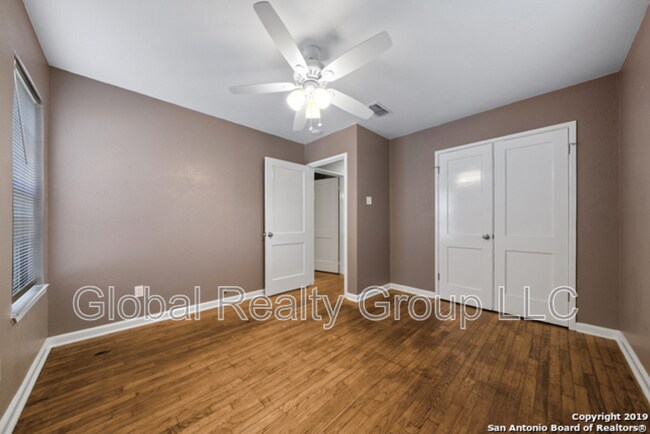 Foto del edificio - 401 Mitchell Ave