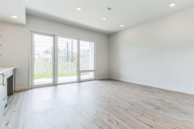Building Photo - 4004 Banister Ln