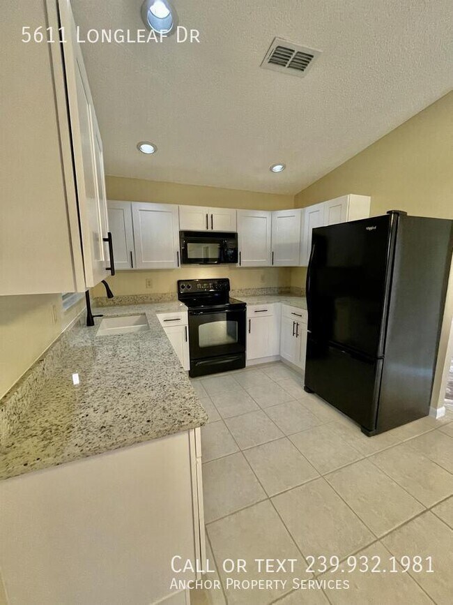 Foto del edificio - 5611 Longleaf Dr