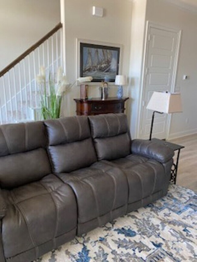 Foto del edificio - Furnished luxury riverfront condo for rent