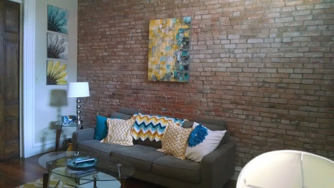 Living room - 1214 Allen Ave