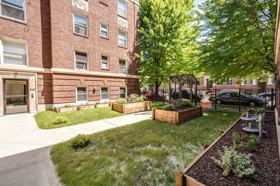 Primary Photo - 836 E 53rd St