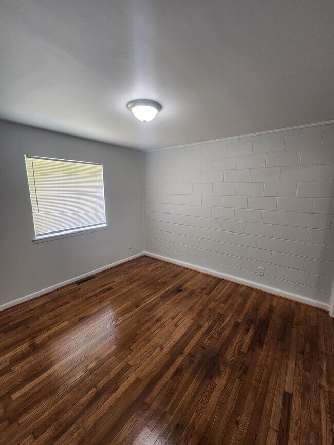 Building Photo - Chapel Hill/2BR Brookside Condo