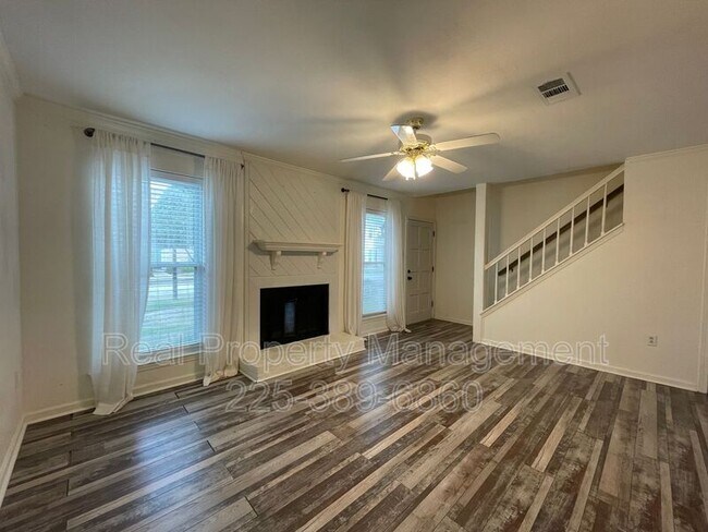 Foto del edificio - 9841 Siegen Ln