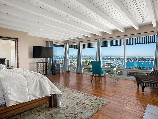 Foto del edificio - 945 Harbor View Dr