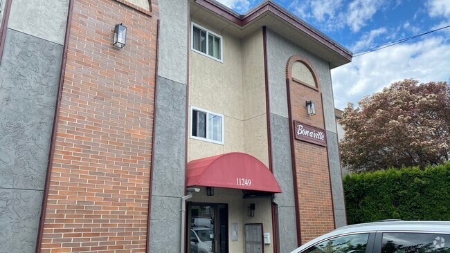 Building Photo - 11249 Greenwood Ave N