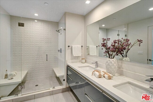 Foto del edificio - 1125 N Kings Rd