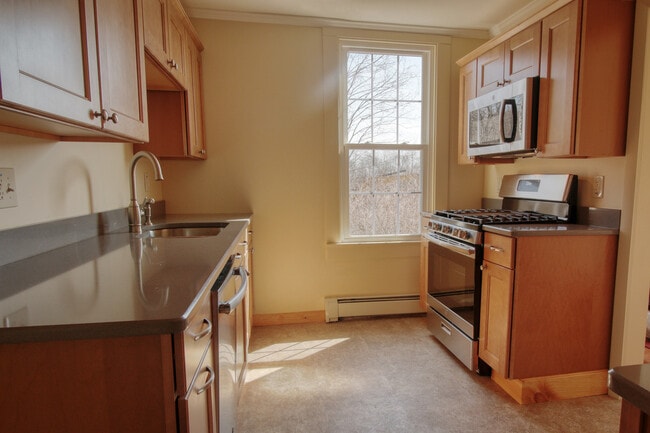 Kitchen - 935 N Main St