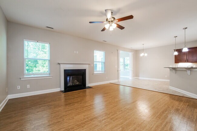 Foto del edificio - 204 Flowers Crest Way