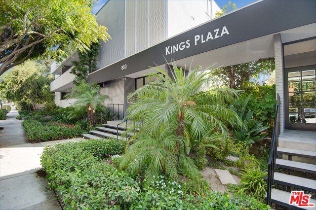 Building Photo - 850 N Kings Rd