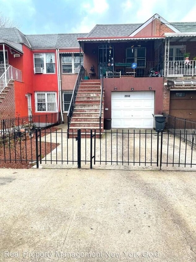 Primary Photo - 25-52-52 73rd St