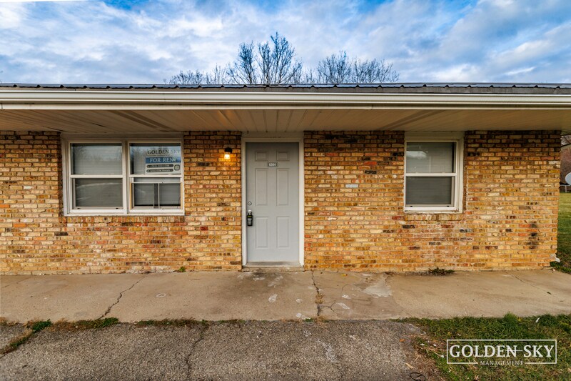 Primary Photo - 6304 E Piccadilly Rd