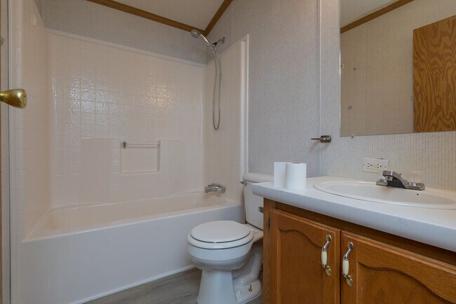 Building Photo - 443 Valley View Ln