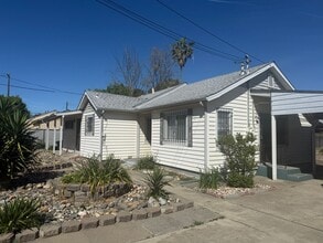 Building Photo - 2590 Grove Ave
