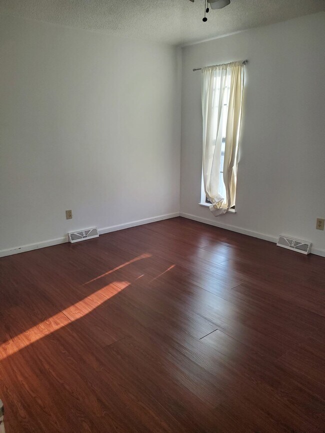 Foto del edificio - 4820 England St