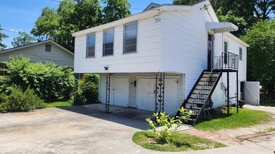 Building Photo - 202-204 S Zetterower Ave