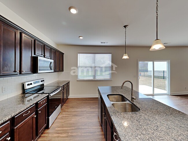 Foto del edificio - 3114 Esquire Dr