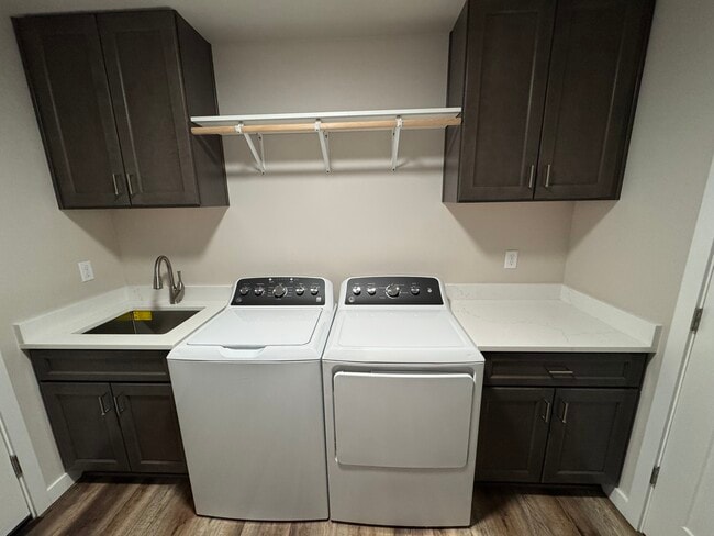 Building Photo - 764 Evergreen Way