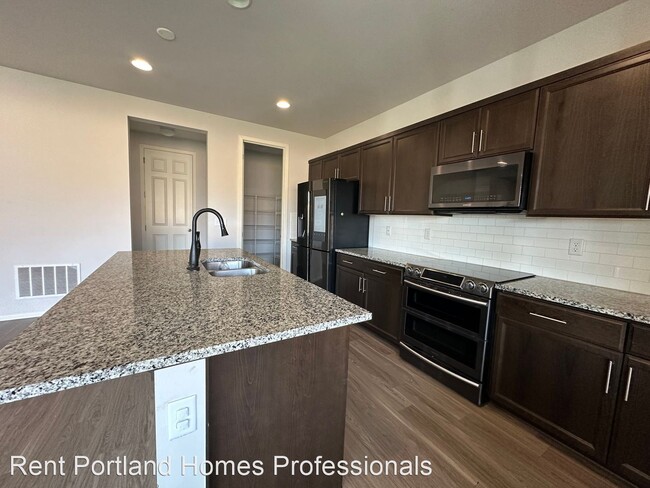 Building Photo - 3 br, 2.5 bath House - 2240 S Heather Street