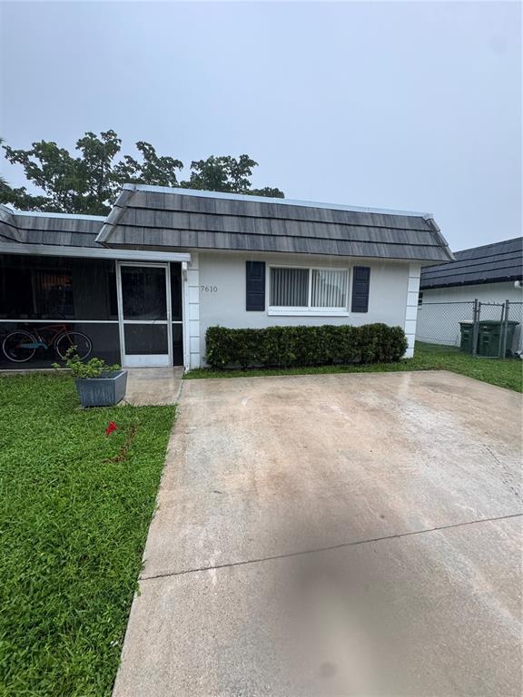 Building Photo - 7610 NW 73rd Ter