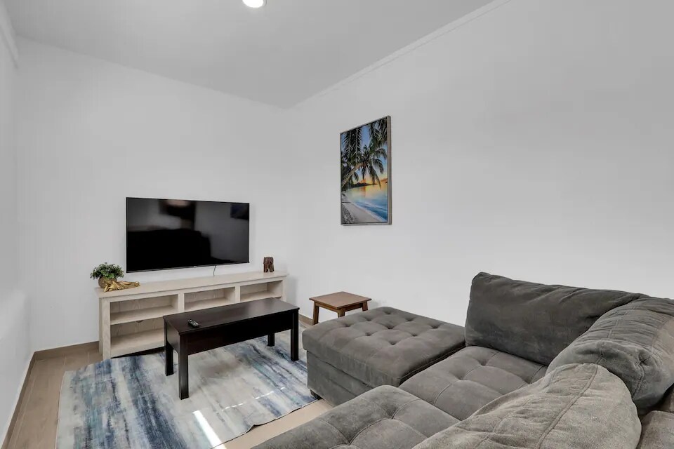 Sala de estar - 3611 Monroe Ave