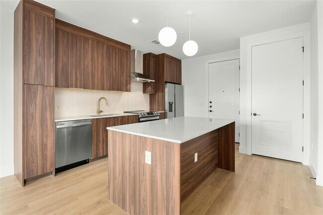 Foto del edificio - 1701 Simond Ave